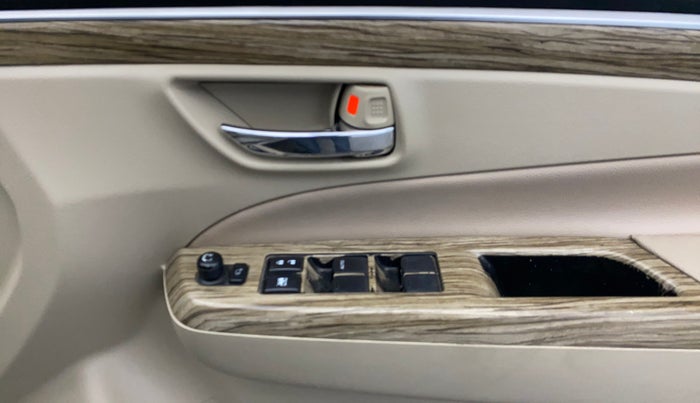 2021 Maruti Ciaz ALPHA  AT 1.5 SHVS PETROL, Petrol, Automatic, 1,43,468 km, Driver Side Door Panels Control