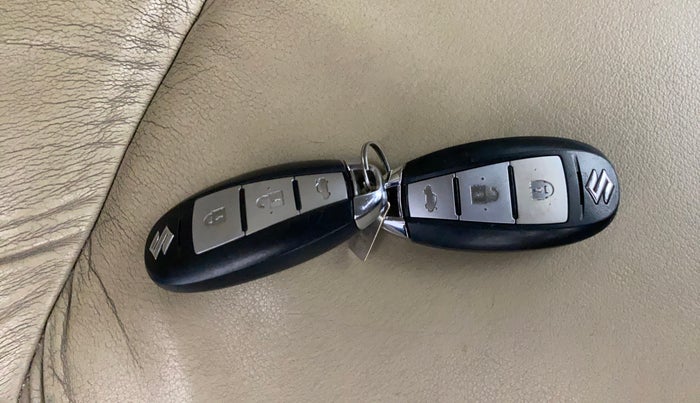 2021 Maruti Ciaz ALPHA  AT 1.5 SHVS PETROL, Petrol, Automatic, 1,43,468 km, Key Close Up