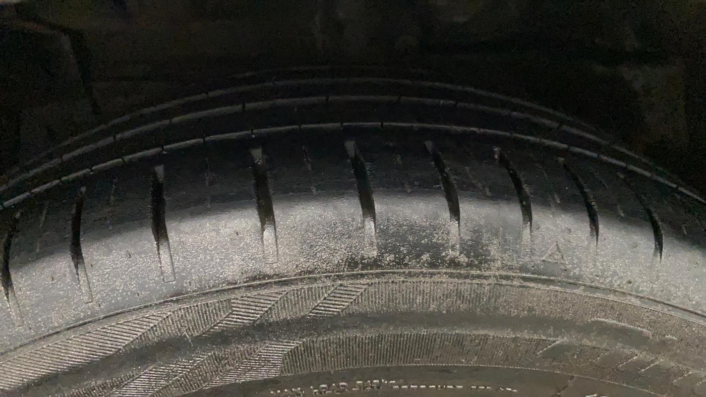 2021 Maruti Ciaz ALPHA  AT 1.5 SHVS PETROL, Petrol, Automatic, 1,43,468 km, Left Front Tyre Tread