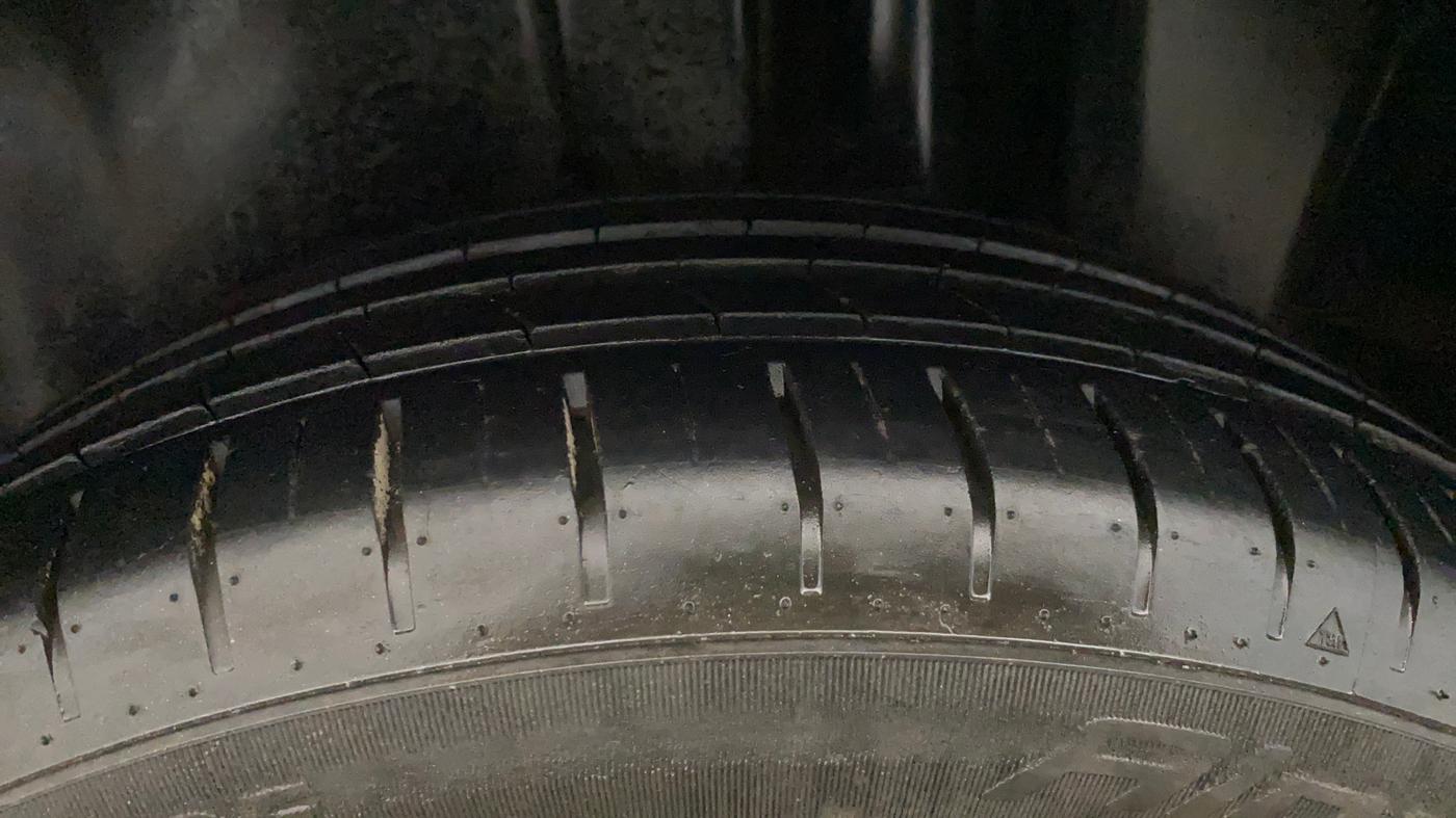 2021 Maruti Ciaz ALPHA  AT 1.5 SHVS PETROL, Petrol, Automatic, 1,43,468 km, Left Rear Tyre Tread