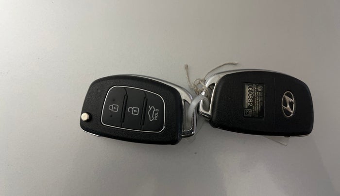 2014 Hyundai Xcent S 1.2, Petrol, Manual, 54,737 km, Key Close Up