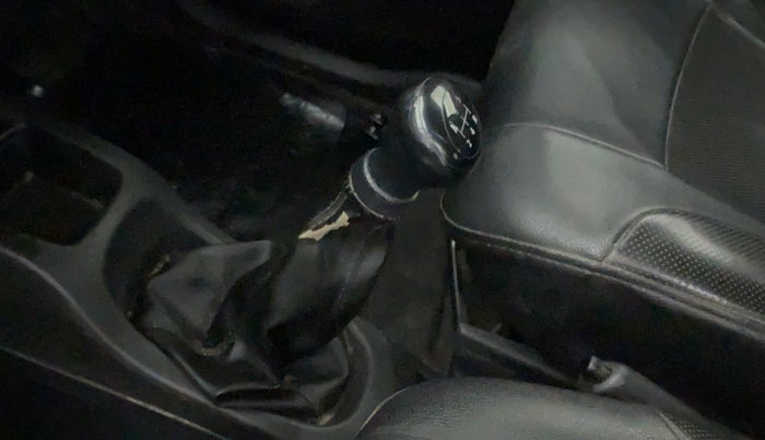 2018 Maruti Wagon R 1.0 LXI CNG, CNG, Manual, 79,135 km, Gear lever - Boot cover slightly torn