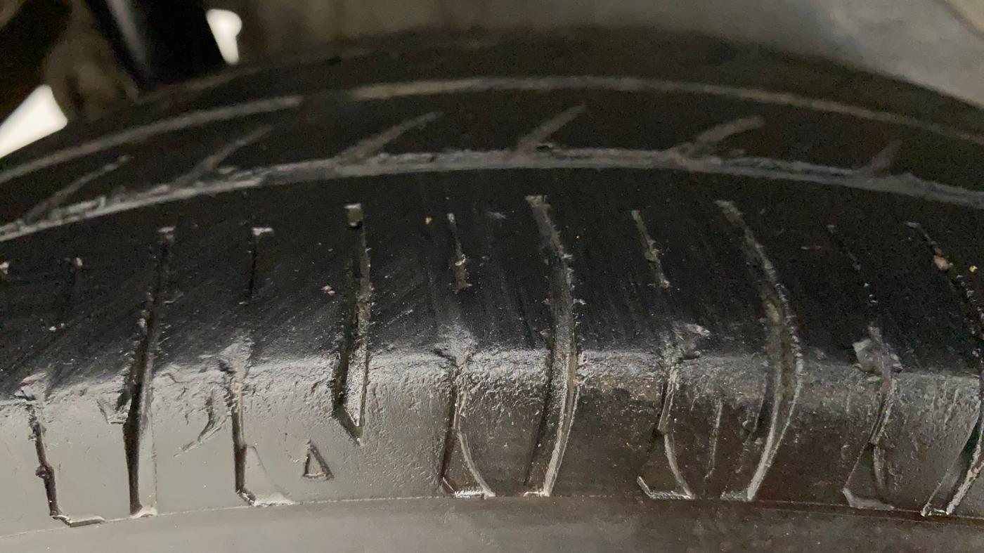 2011 Maruti Wagon R 1.0 LXI, Petrol, Manual, 85,813 km, Right Rear Tyre Tread