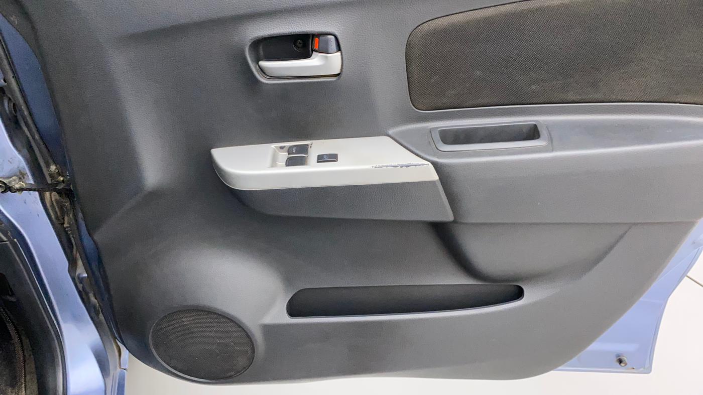 2011 Maruti Wagon R 1.0 LXI, Petrol, Manual, 85,813 km, Driver Side Door Panels Control