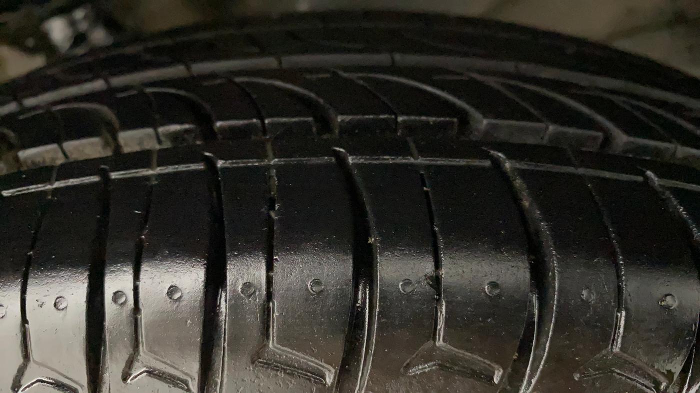 2011 Maruti Wagon R 1.0 LXI, Petrol, Manual, 85,813 km, Right Front Tyre Tread