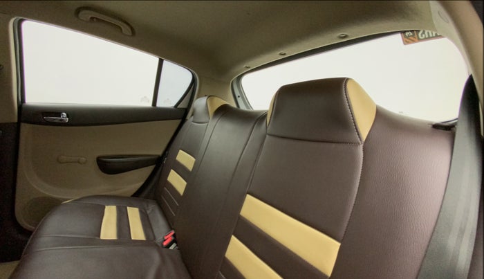 2012 Hyundai i20 ERA 1.4 CRDI, Diesel, Manual, 78,472 km, Right Side Rear Door Cabin