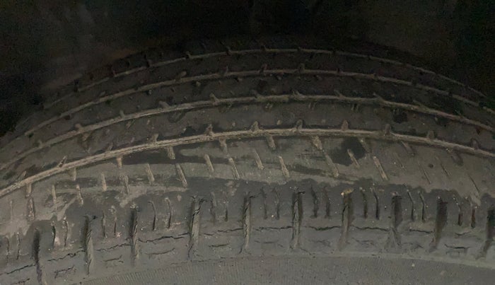 2014 Maruti Alto K10 VXI, Petrol, Manual, 33,447 km, Left Front Tyre Tread