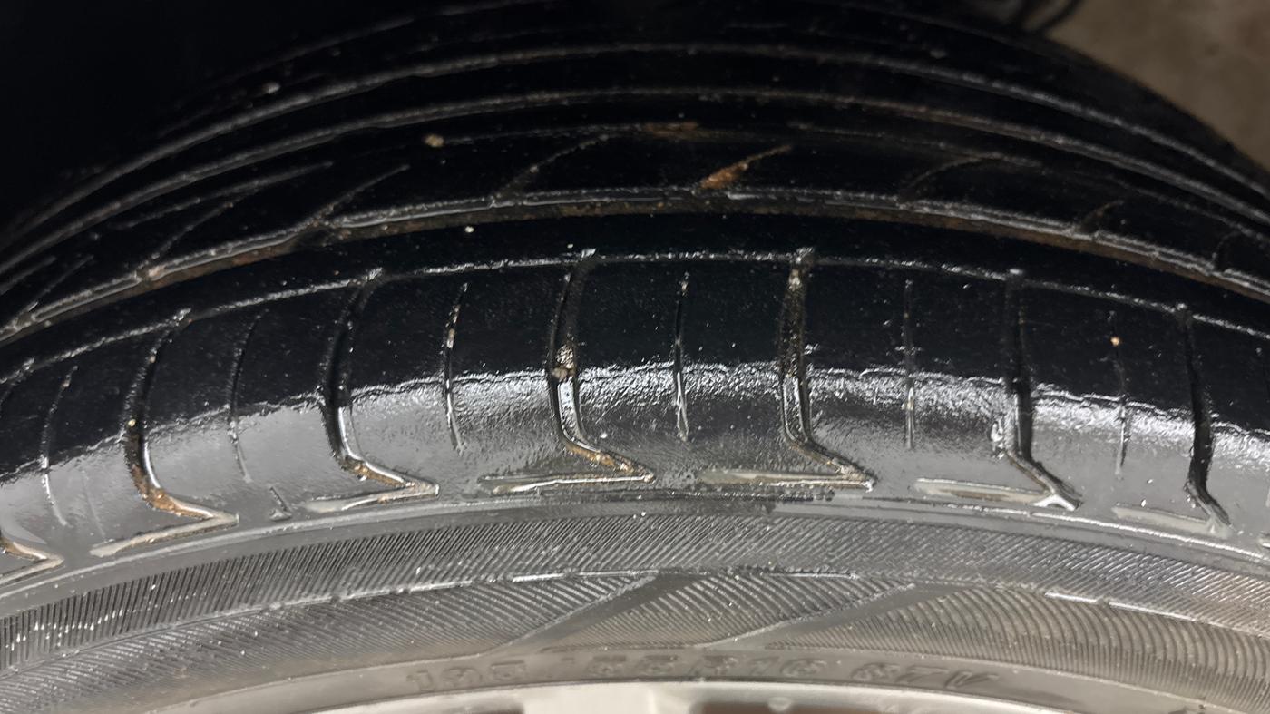 2020 Volkswagen Polo HIGHLINE PLUS 1.0, Petrol, Manual, 41,118 km, Left Front Tyre Tread