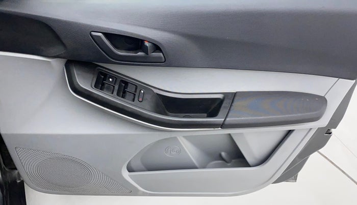 2021 Tata Tiago XTA PETROL, Petrol, Automatic, 20,564 km, Driver Side Door Panels Control
