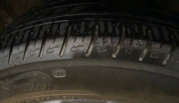 2023 Hyundai VENUE SX (O) 1.5 CRDI, Diesel, Manual, 81,168 km, Left Rear Tyre Tread