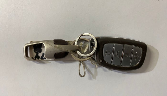 2023 Hyundai VENUE SX (O) 1.5 CRDI, Diesel, Manual, 81,168 km, Key Close Up