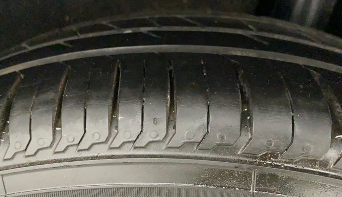 2017 Maruti Baleno DELTA PETROL 1.2, Petrol, Manual, 75,735 km, Left Rear Tyre Tread