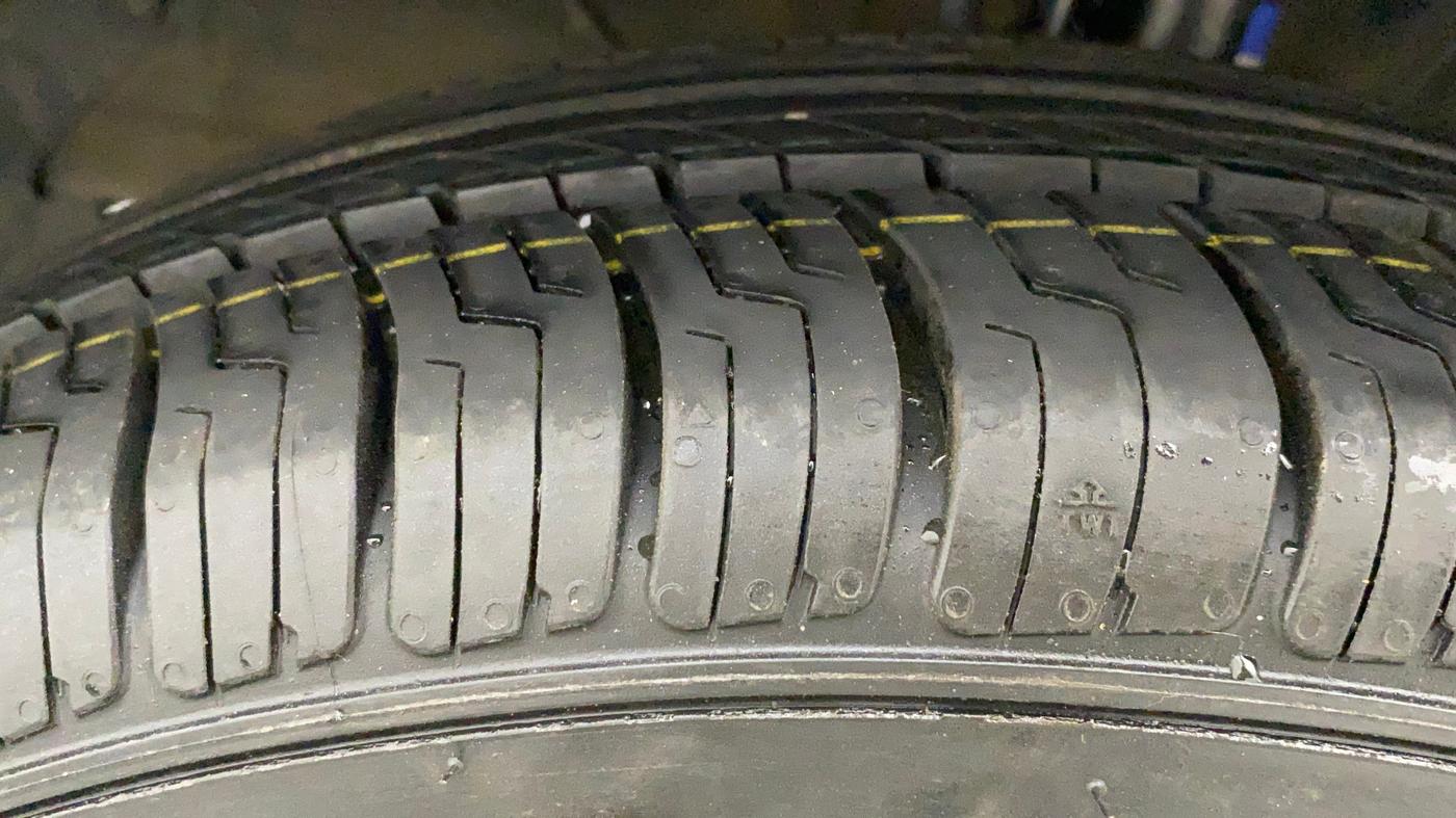 2017 Maruti Baleno DELTA PETROL 1.2, Petrol, Manual, 75,735 km, Left Front Tyre Tread