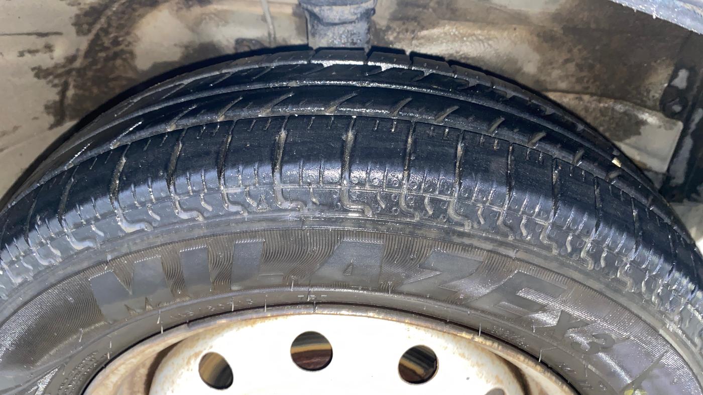 2014 Maruti Wagon R 1.0 LXI CNG, CNG, Manual, 1,00,886 km, Right Front Tyre Tread