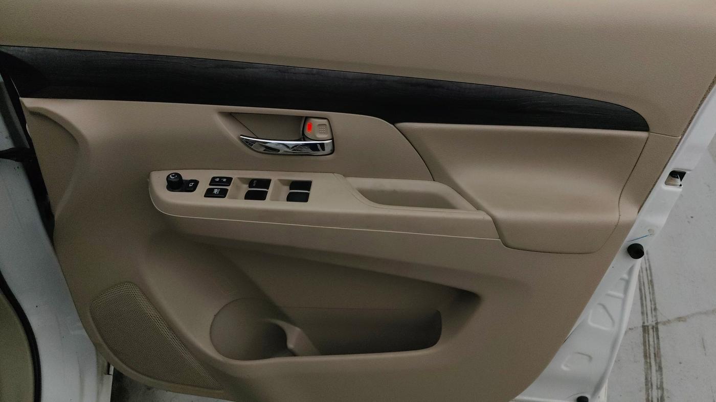 2024 Maruti Ertiga ZXI (O) CNG, CNG, Manual, 27,870 km, Driver Side Door Panels Control