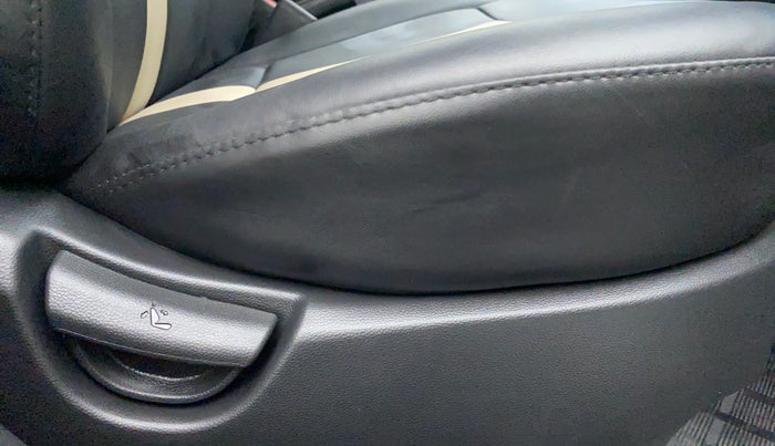 2017 Hyundai Grand i10 SPORTZ 1.2 KAPPA VTVT, Petrol, Manual, 20,727 km, Driver Side Adjustment Panel