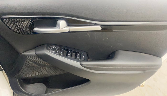 2021 KIA SELTOS HTX ANNIVERSARY EDITION 1.5 PETROL, Petrol, Manual, 1,06,571 km, Driver Side Door Panels Control