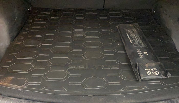 2021 KIA SELTOS HTX ANNIVERSARY EDITION 1.5 PETROL, Petrol, Manual, 1,06,571 km, Boot Inside