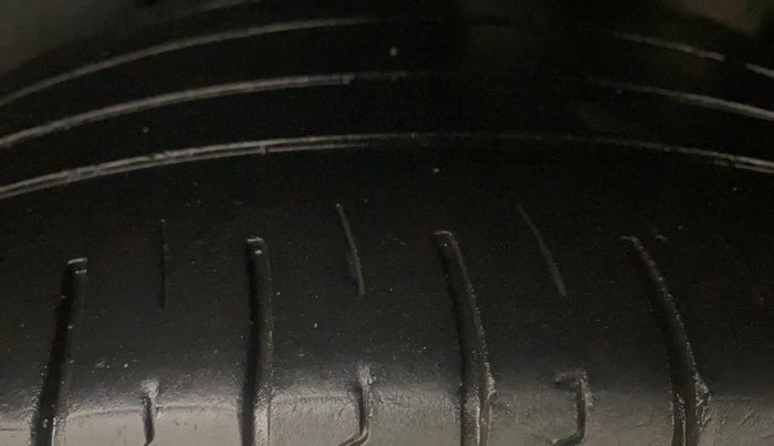 2021 KIA SELTOS HTX ANNIVERSARY EDITION 1.5 PETROL, Petrol, Manual, 1,06,571 km, Left Rear Tyre Tread