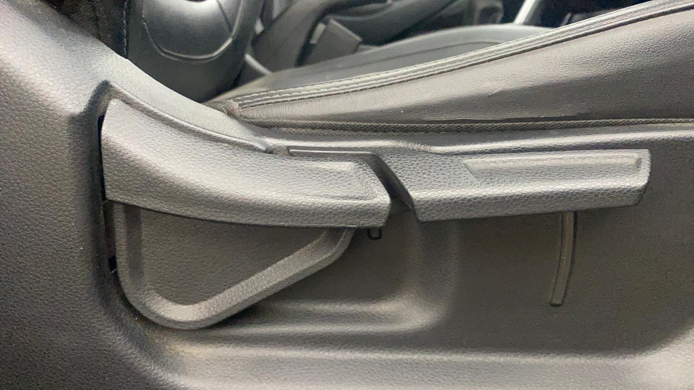2021 KIA SELTOS HTX ANNIVERSARY EDITION 1.5 PETROL, Petrol, Manual, 1,06,646 km, Driver Side Adjustment Panel