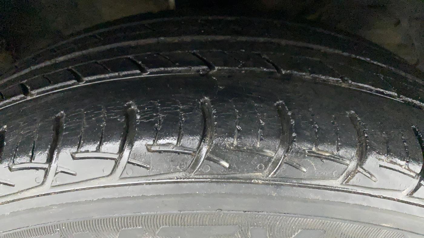 2016 Maruti Baleno DELTA CVT PETROL 1.2, Petrol, Automatic, 35,789 km, Right Front Tyre Tread