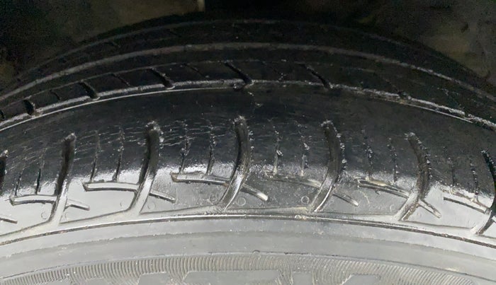 2016 Maruti Baleno DELTA CVT PETROL 1.2, Petrol, Automatic, 35,789 km, Right Front Tyre Tread