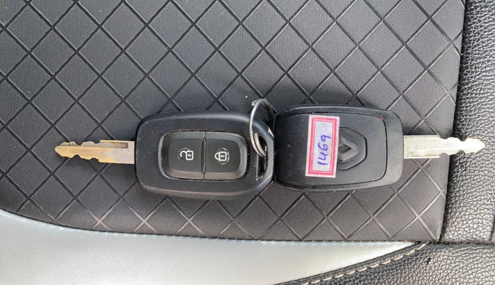 2019 Renault Kwid RXT 1.0 AMT (O), Petrol, Automatic, 40,413 km, Key Close Up