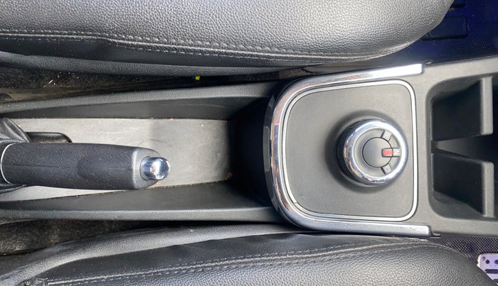 2019 Renault Kwid RXT 1.0 AMT (O), Petrol, Automatic, 40,413 km, Gear Lever