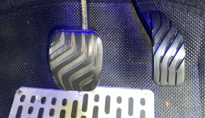 2019 Renault Kwid RXT 1.0 AMT (O), Petrol, Automatic, 40,413 km, Pedals