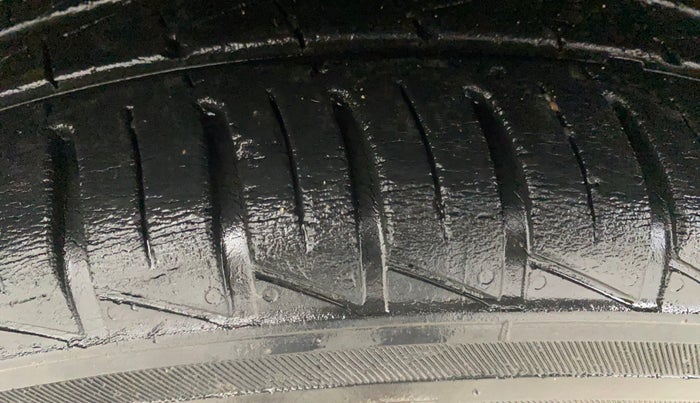 2019 Renault Kwid RXT 1.0 AMT (O), Petrol, Automatic, 40,413 km, Right Rear Tyre Tread