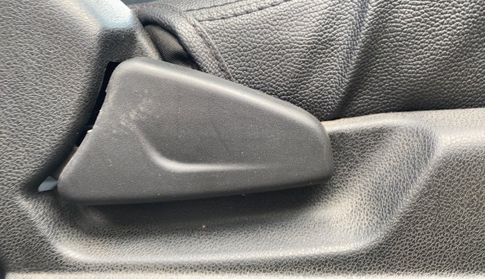 2019 Renault Kwid RXT 1.0 AMT (O), Petrol, Automatic, 40,413 km, Driver Side Adjustment Panel