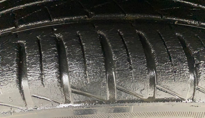 2019 Renault Kwid RXT 1.0 AMT (O), Petrol, Automatic, 40,413 km, Left Front Tyre Tread