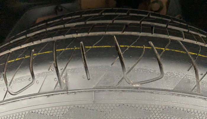 2015 Mahindra XUV500 W6, Diesel, Manual, 86,773 km, Left Front Tyre Tread