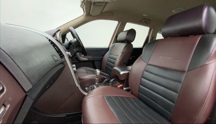 2015 Mahindra XUV500 W6, Diesel, Manual, 86,773 km, Right Side Front Door Cabin