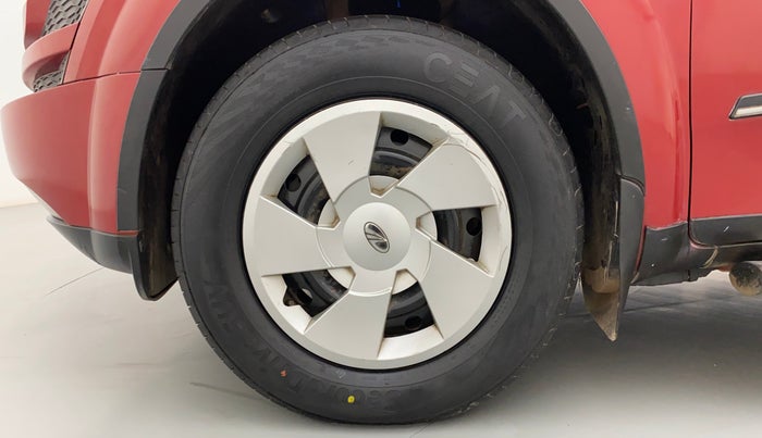 2015 Mahindra XUV500 W6, Diesel, Manual, 86,773 km, Left Front Wheel