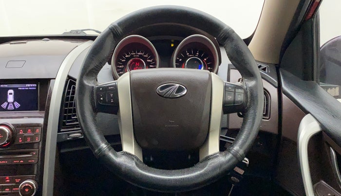2015 Mahindra XUV500 W6, Diesel, Manual, 86,773 km, Steering Wheel Close Up