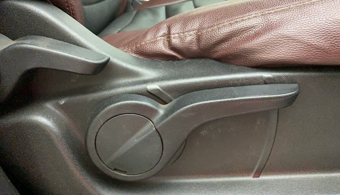 2015 Mahindra XUV500 W6, Diesel, Manual, 86,773 km, Driver Side Adjustment Panel