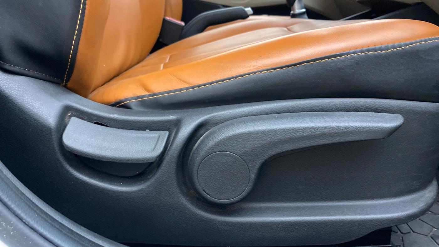2018 Hyundai Verna 1.6 VTVT SX, Petrol, Manual, 83,392 km, Driver Side Adjustment Panel