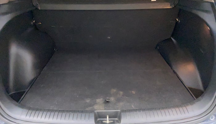 2015 Hyundai Creta 1.6 SX CRDI, Diesel, Manual, 47,122 km, Boot Inside