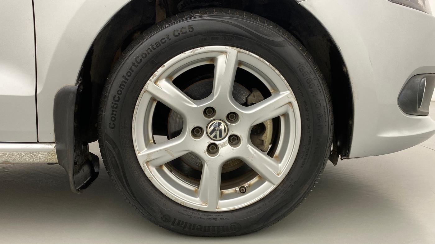 2014 Volkswagen Vento HIGHLINE PETROL, Petrol, Manual, 48,397 km, Right Front Wheel