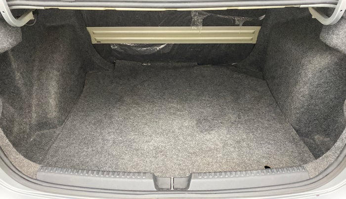 2014 Volkswagen Vento HIGHLINE PETROL, Petrol, Manual, 48,397 km, Boot Inside
