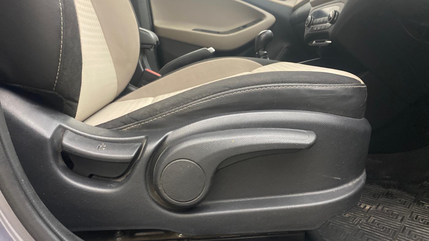 2018 Hyundai Elite i20 ASTA 1.2, Petrol, Manual, 91,180 km, Driver Side Adjustment Panel