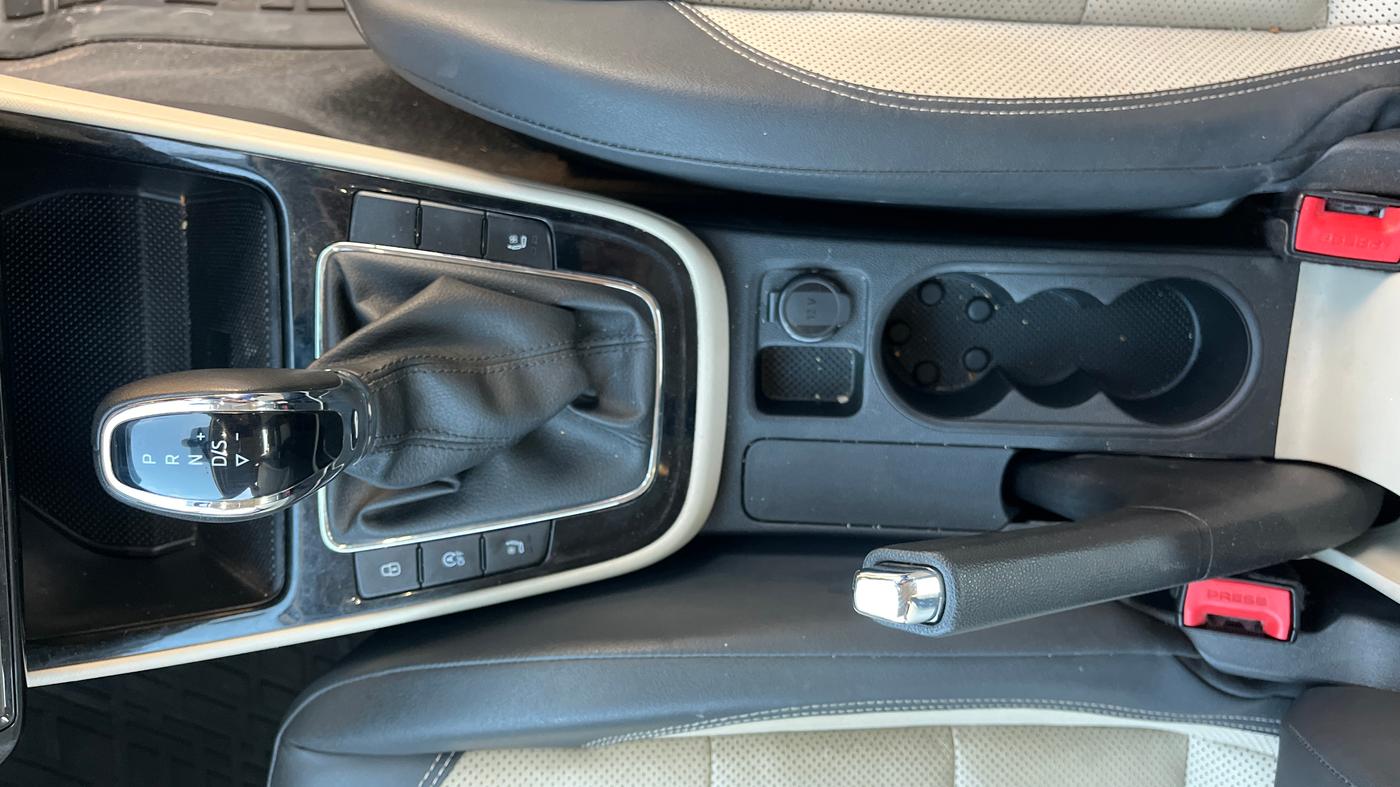2023 Skoda SLAVIA STYLE 1.0L TSI AT, Petrol, Automatic, 25,743 km, Gear Lever