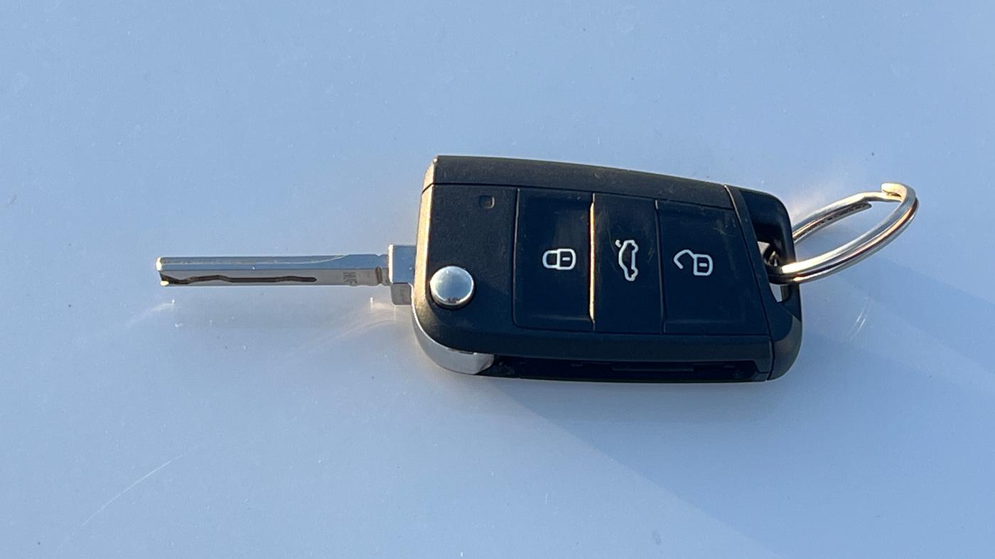 2023 Skoda SLAVIA STYLE 1.0L TSI AT, Petrol, Automatic, 25,743 km, Key Close Up