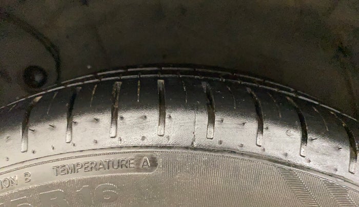 2016 Hyundai Verna 1.6 VTVT SX, Petrol, Manual, 57,170 km, Right Rear Tyre Tread