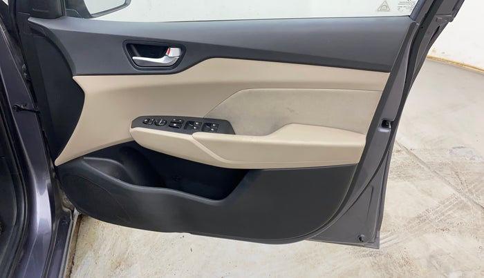 2018 Hyundai Verna 1.6 VTVT SX, Petrol, Manual, 74,967 km, Driver Side Door Panels Control
