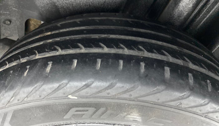 2017 Skoda Rapid 1.5 TDI MT AMBITION, Diesel, Manual, 36,808 km, Left Rear Tyre Tread