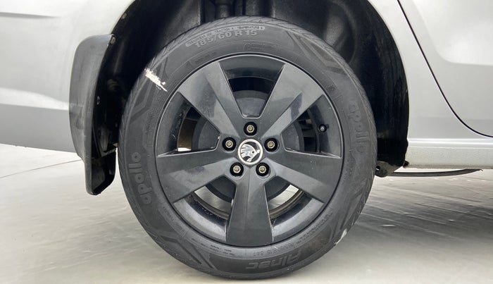 2017 Skoda Rapid 1.5 TDI MT AMBITION, Diesel, Manual, 36,808 km, Right Rear Wheel