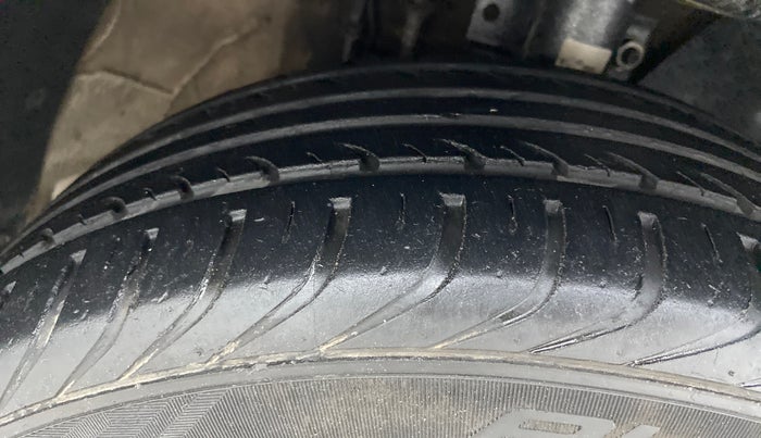 2017 Skoda Rapid 1.5 TDI MT AMBITION, Diesel, Manual, 36,808 km, Right Front Tyre Tread