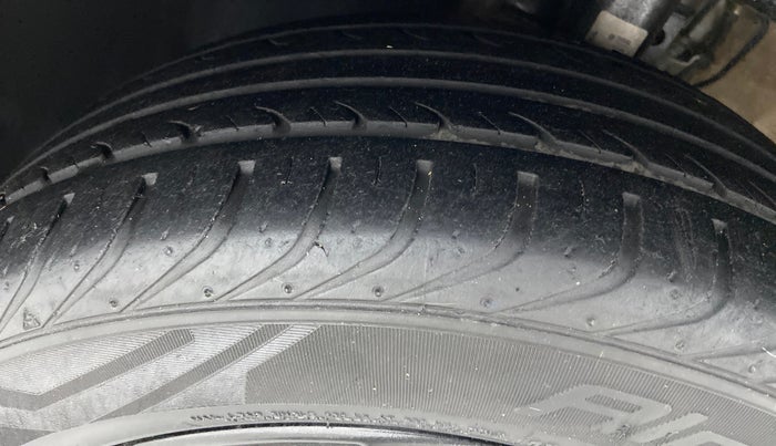 2017 Skoda Rapid 1.5 TDI MT AMBITION, Diesel, Manual, 36,808 km, Left Front Tyre Tread